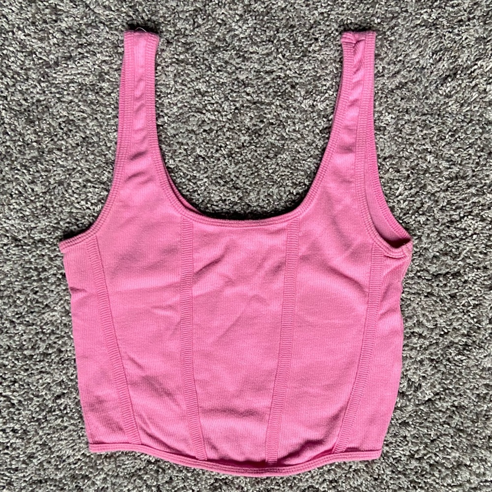 Tilly’s pink crop tank top